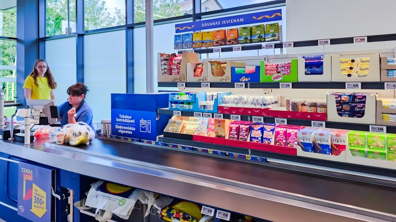 Lidl checkout line