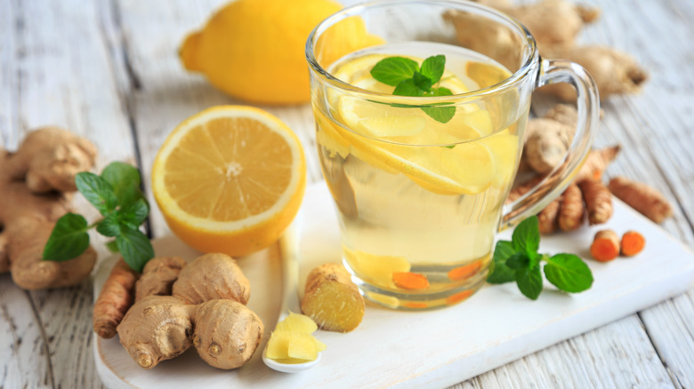 lemon water with fresh ginger