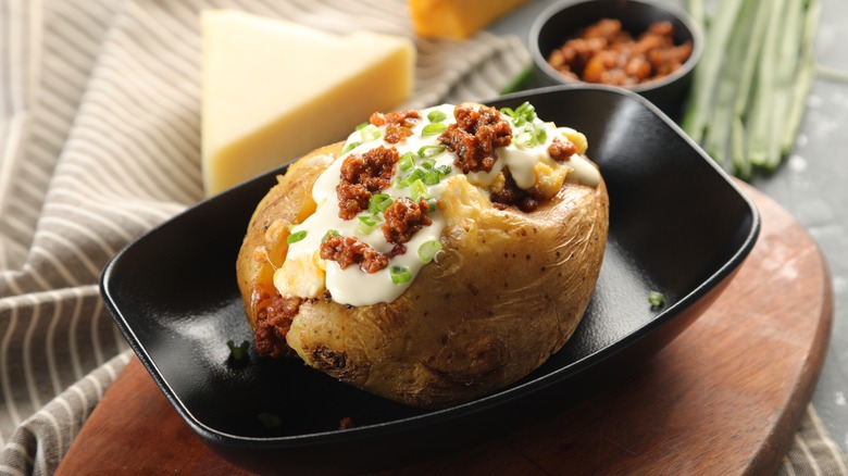 Baked potato stuffed with beef, cream, and scallions