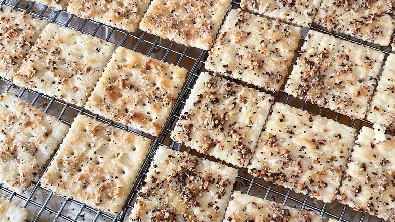 tray of seasoned saltine crackers