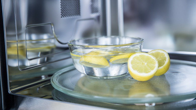 A bowl of lemon water in a microwave oven