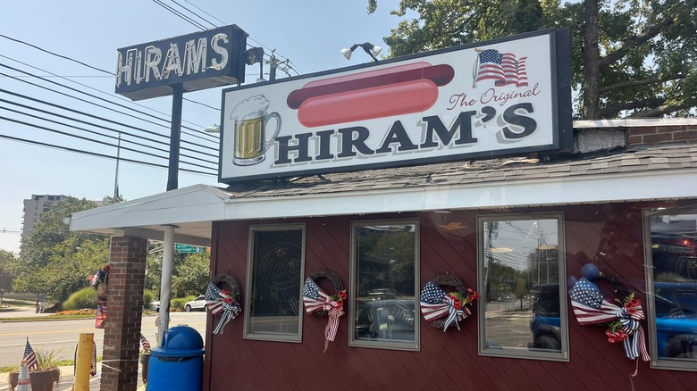 hiram's roadstand exterior new jersey hot dog stand