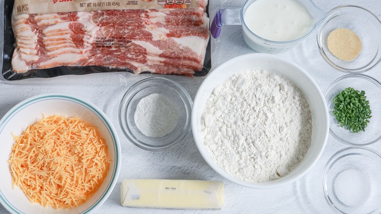 bacon cheddar biscuit ingredients