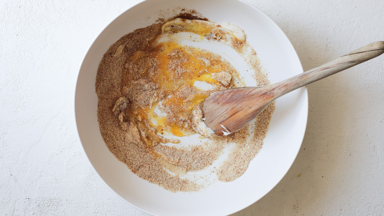 Eggs and breadcrumbs in bowl