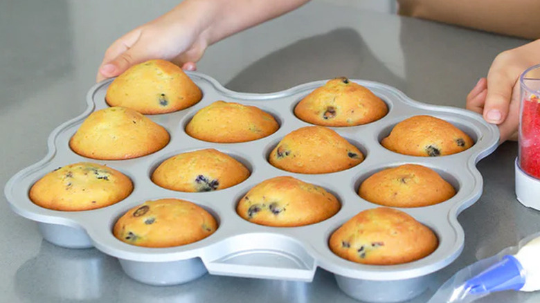 Baker's Edge Better Muffin Pan