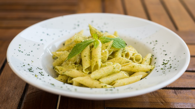 pasta with mint leaves