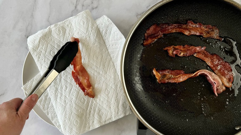 cooked bacon on paper towel