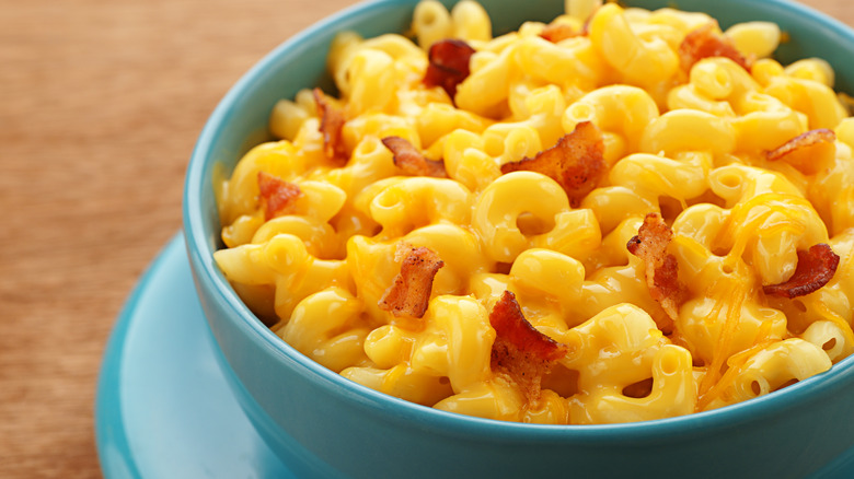 closeup of creamy mac and cheese with bacon bits as garnish