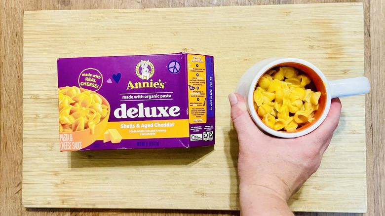 Annie's Deluxe Shells and Cheddar