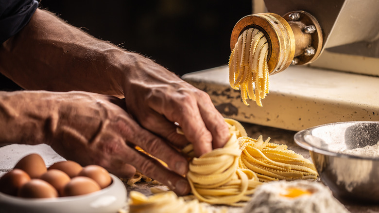Making fresh pasta with machine