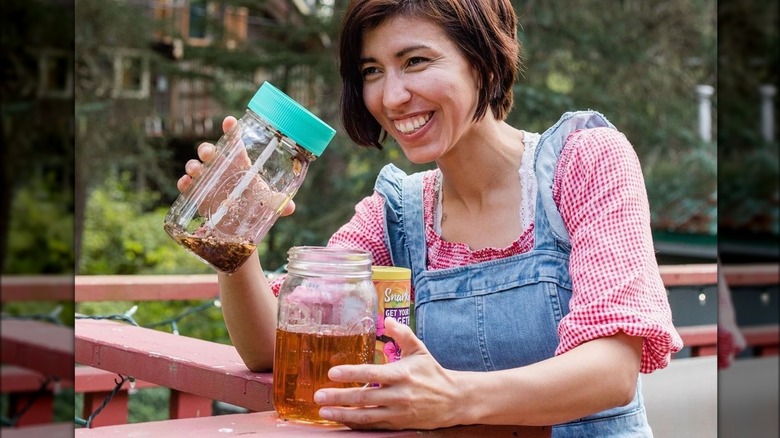 Person separating jars of tea