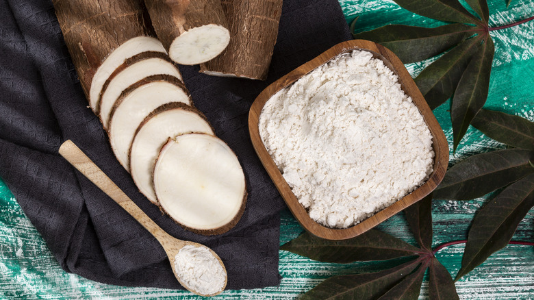 Cassava root and flour in a bowl