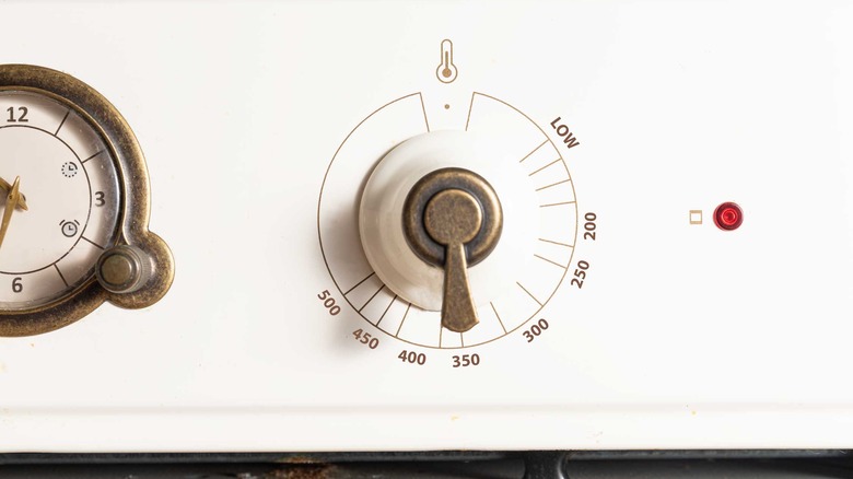 Oven knob set to 350F