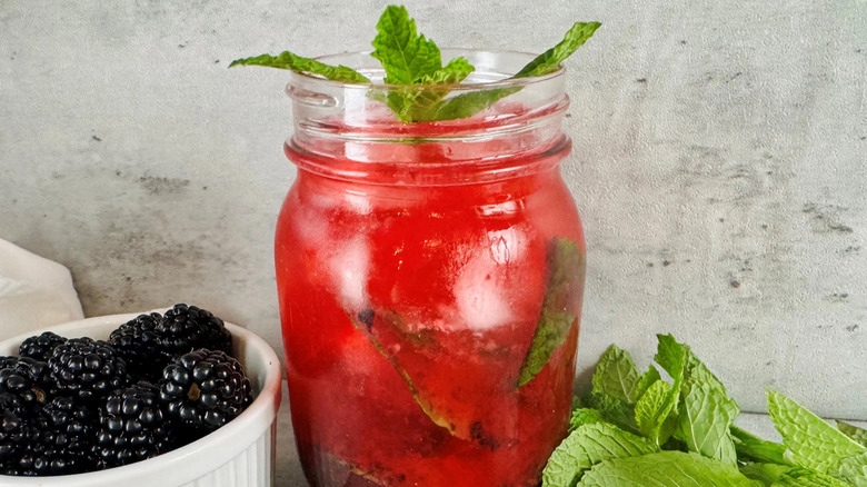 Blackberry mint mojito in jar