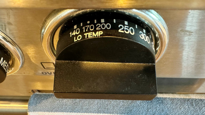 setting oven knob to temperature