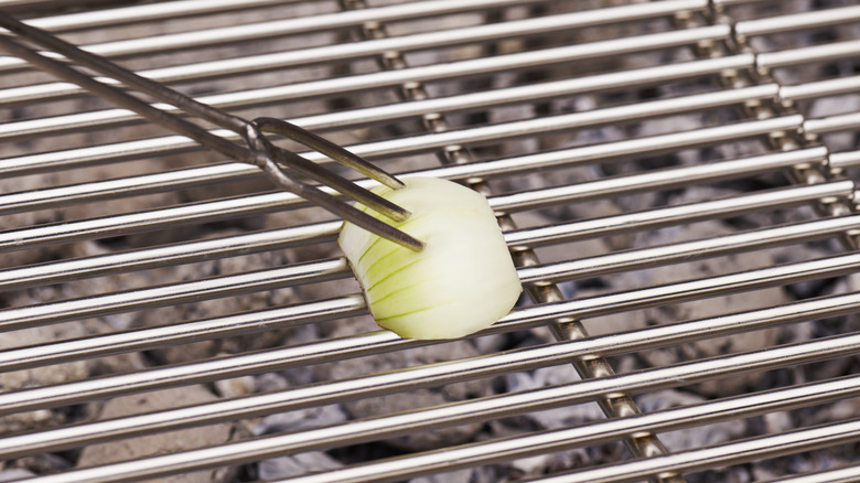 white onion cleaning a grill