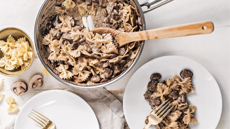 mushroomstroganoff (1)