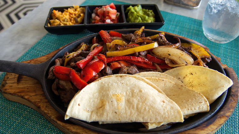 Fajita plate with condiments