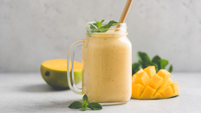 Mango smoothie with mint