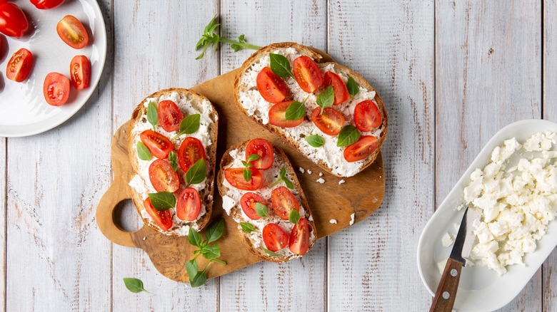 toast pieces with cottage cheese and tomatoes