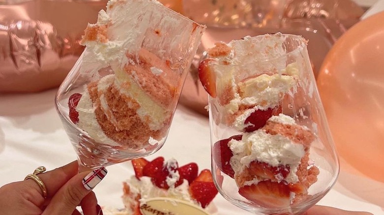 strawberry cake in two wine glasses