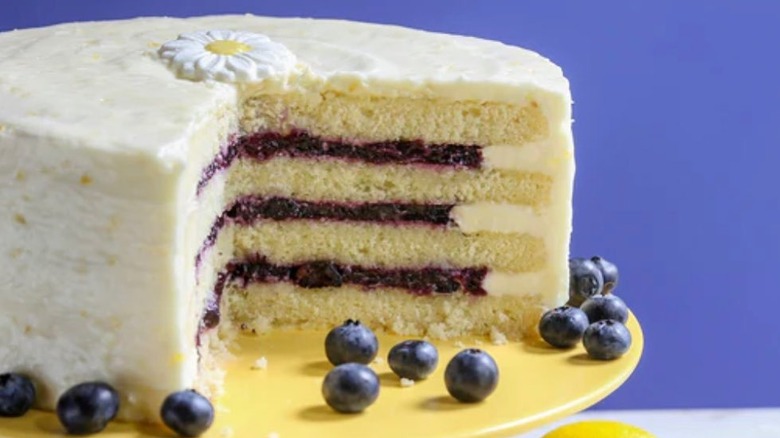 Lemon blueberry Daisy Cake