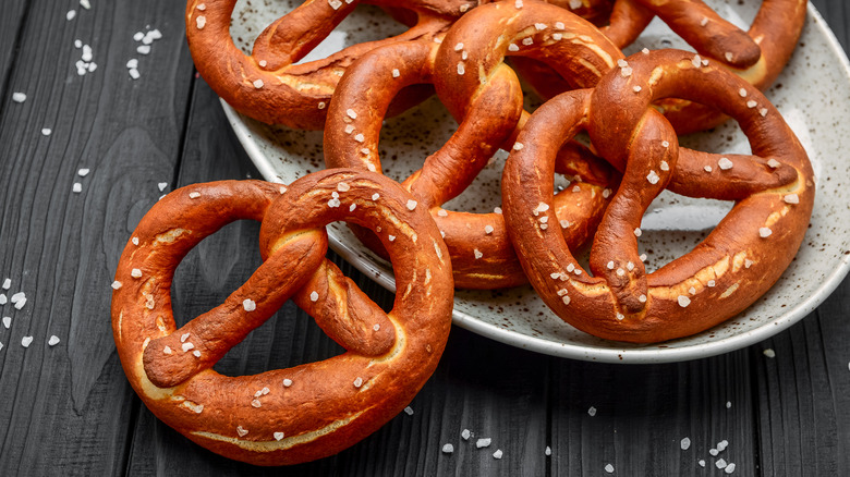 pretzels with salt 