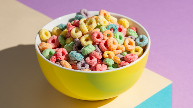 https://www.foodrepublic.com/img/gallery/do-different-colored-froot-loops-actually-have-their-own-flavors/intro-1703061791.jpg