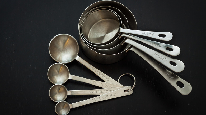 Measuring cups and spoons