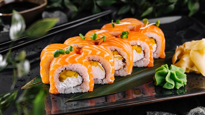 Salmon sushi rolls with ginger