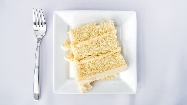Square slice of vanilla cake