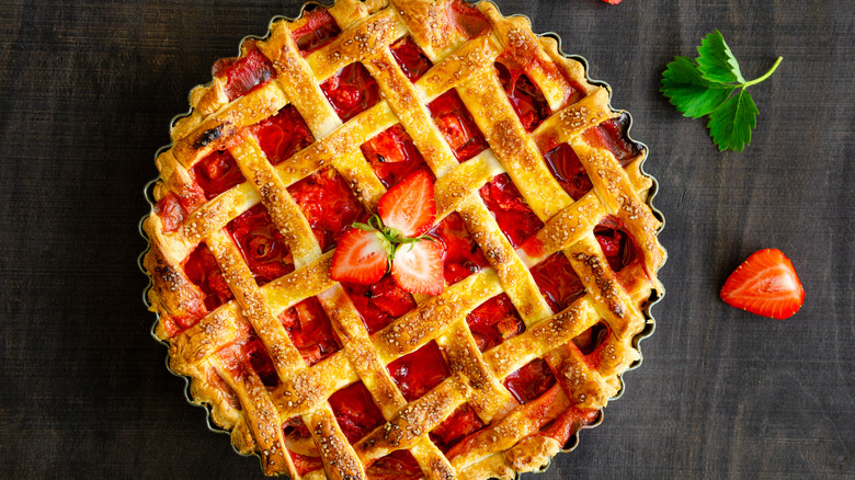 Strawberry rhubarb pie