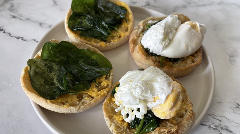 eggs spinach and English muffins