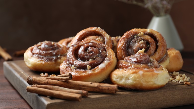 cinnamon rolls with chopped nuts and cinnamon