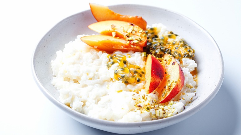 Bowl of rice with sliced fruit