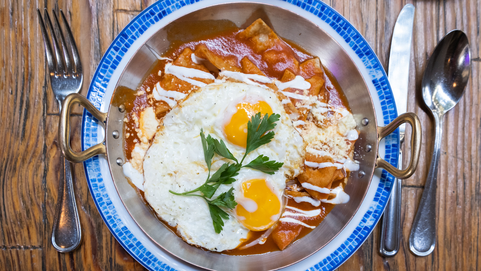 https://www.foodrepublic.com/img/gallery/enchilada-sauce-is-all-you-need-to-revamp-fried-eggs/l-intro-1699373579.jpg