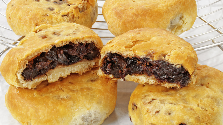 Traditional Eccles Cakes - The Daring Gourmet