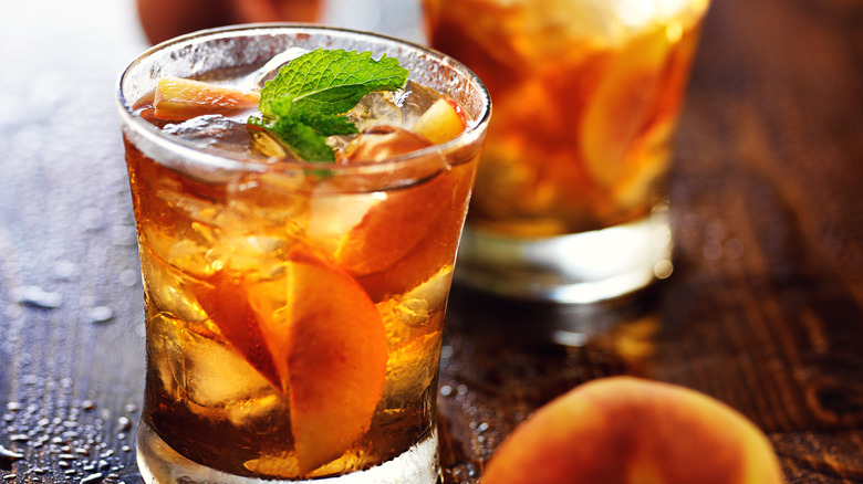 peach and tea cocktails