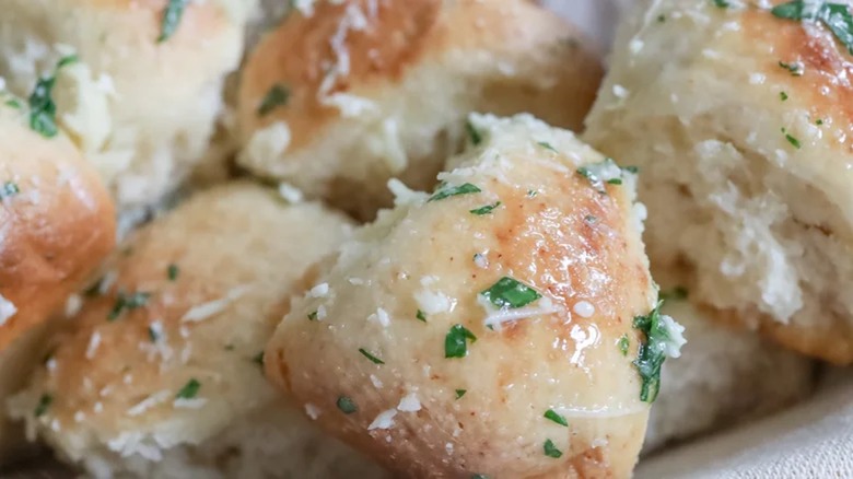 Slow Cooker-Friendly Garlic Dinner Rolls