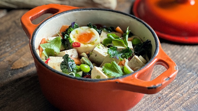 noodles with veggies and egg in orange pot