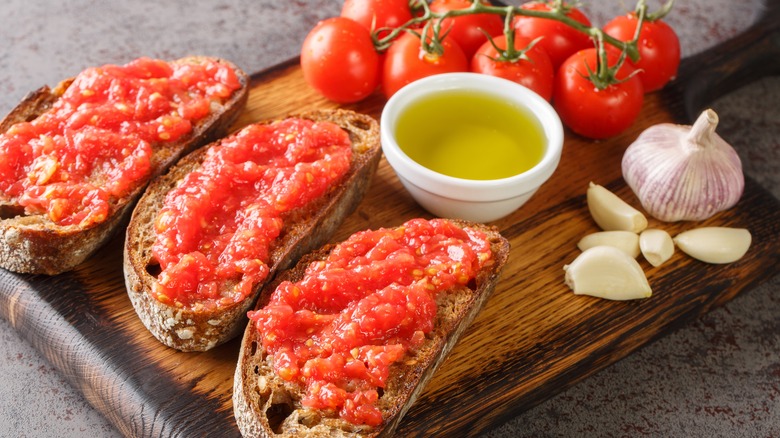 Tomato on garlic bread