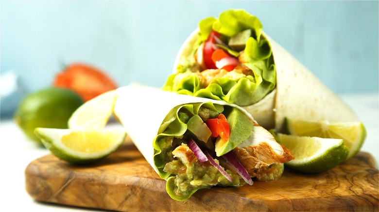 Salad wraps with avocado and lime