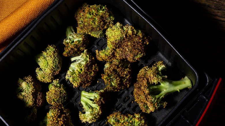 Air fried brocoli in the air fryer's tray