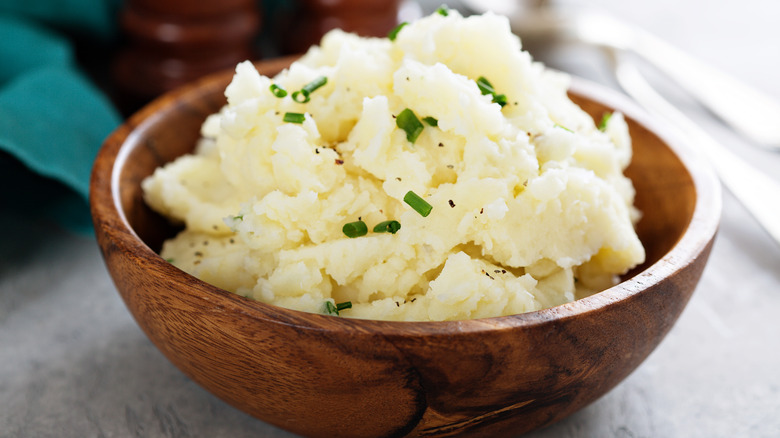 a bowl of mashed potatoes with chives