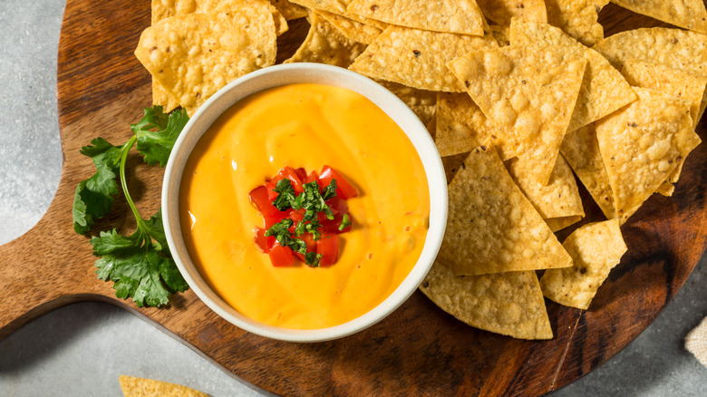 queso and chips