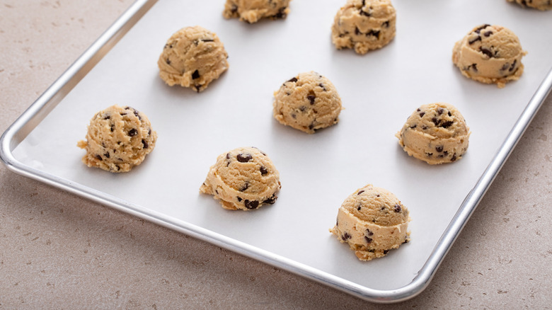 baking sheet of portioned cookie dough