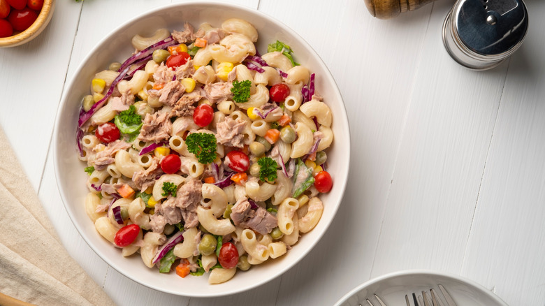 Macaroni pasta salad with broccoli, carrots, tomato, and corn