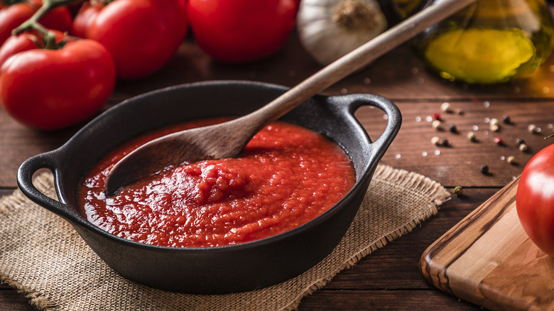 pot of pomodoro sauce