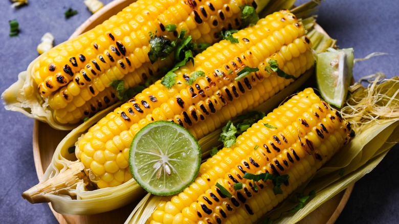 grilled corn cobs with lime and herbs