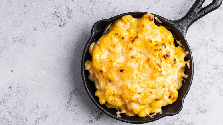 Macaroni and cheese in a skillet